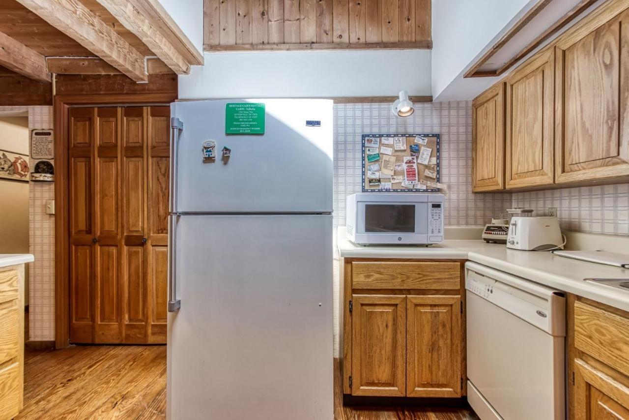 Valhalla - Private Rustic Getaway Cabin Sevierville Exterior photo