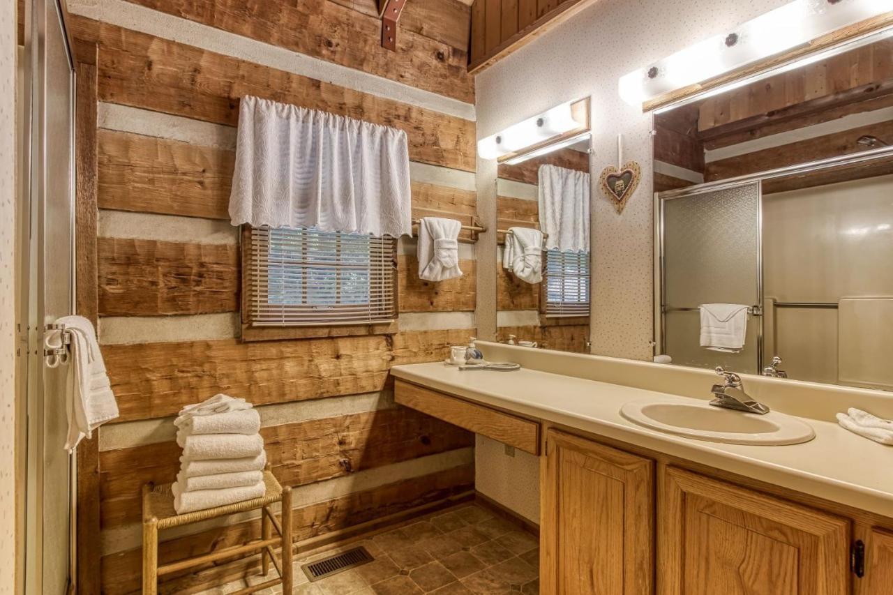 Valhalla - Private Rustic Getaway Cabin Sevierville Exterior photo
